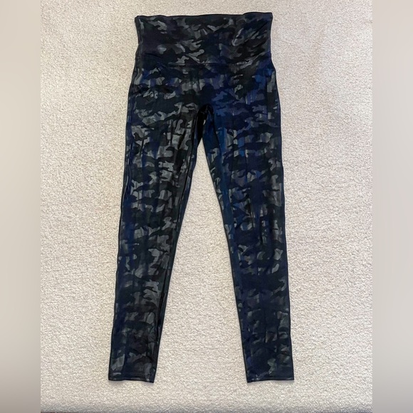 Spanx Camo Faux Leather Leggings Size Large Petite - Picture 4 of 8